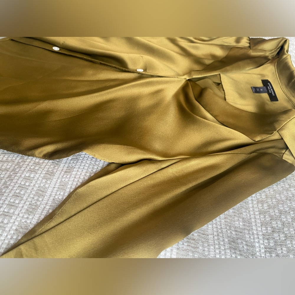Banana Republic SILK RESORT SHIRT - Picture 2 of 10